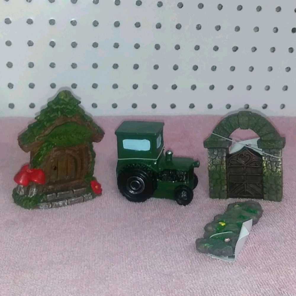 Fairy garden 4 piece set figurines NWT